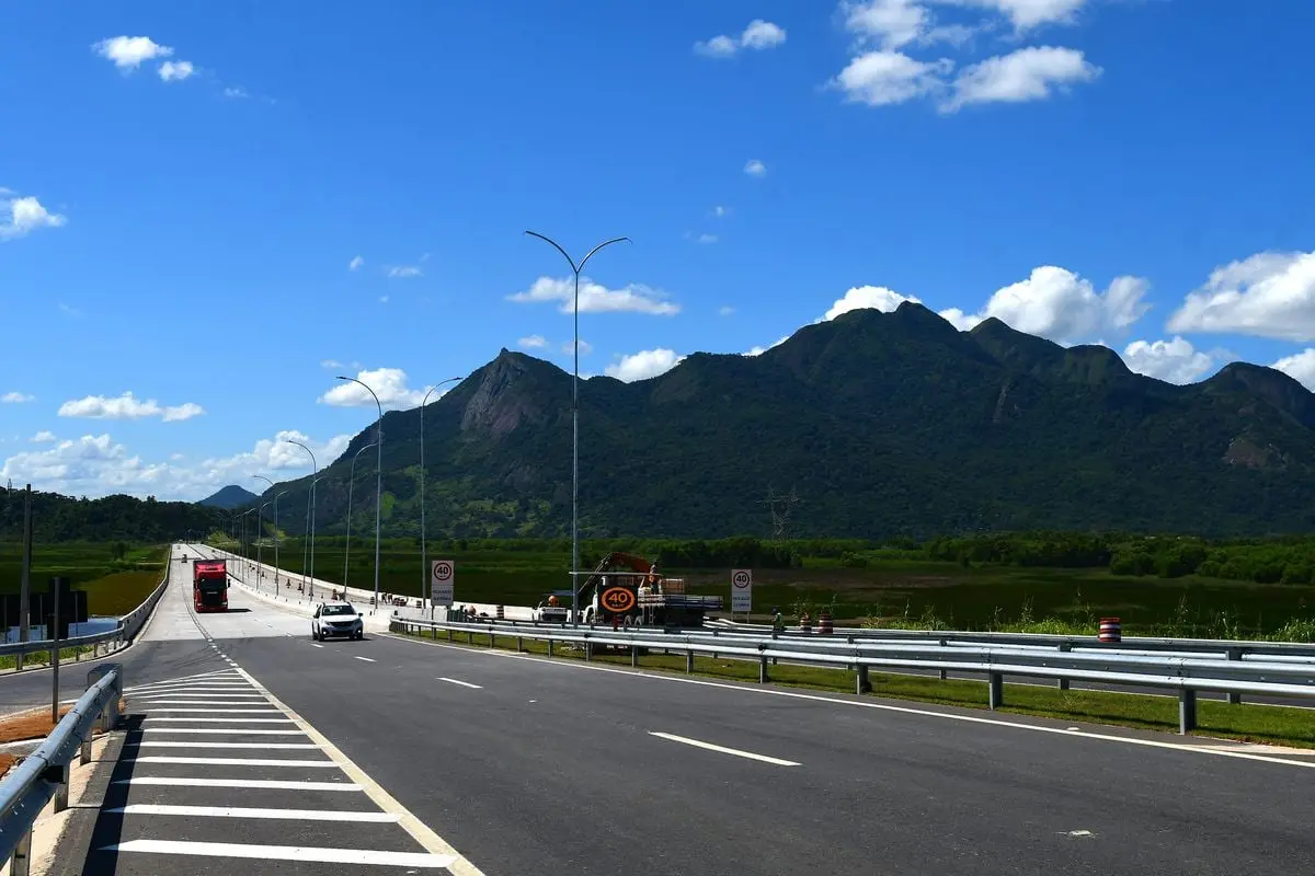 Ecovias pede estudo para aumentar velocidade máxima na BR 101 no ES