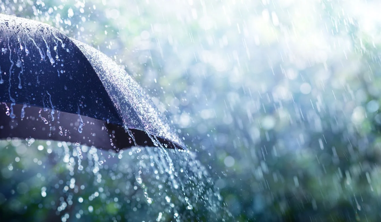 Cidades do ES sob alerta de chuva de até 100 milímetros no feriadão