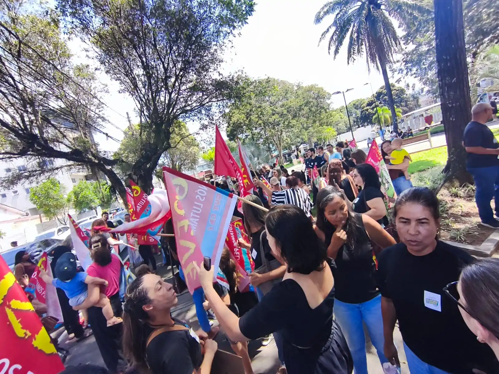 Justiça suspende greve da Educação de Aracruz e multa Sindiupes em R$ 50 mil por dia