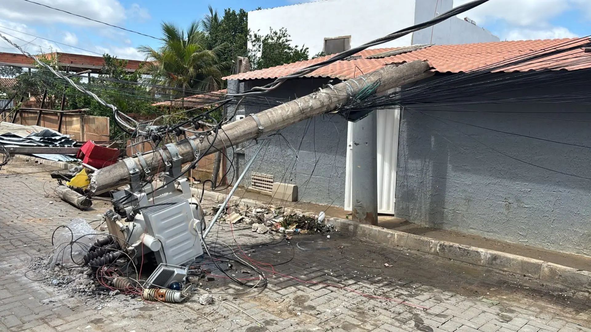 Temporal causa destruição e falta de energia no Norte e Noroeste do ES